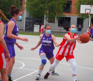 El nuevo equipo de baloncesto femenino de Espirdo destaca en la nueva liga provincial