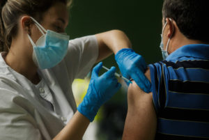 El Colegio de Médicos de Segovia responde: ¿Quién debe vacunarse de gripe y covid?