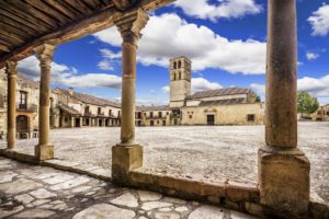 Una de las plazas más bonitas de España está en Segovia