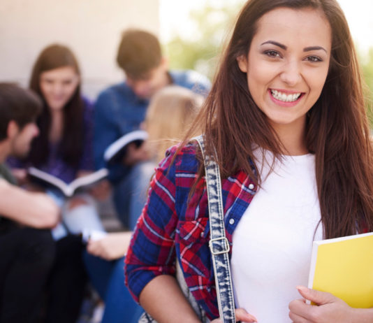 Bajan las tasas universitarias