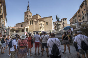 Segovia se refuerza ante la llegada masiva de turistas