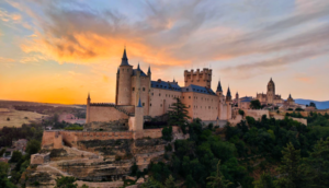 El Alcázar de Segovia, inspiración para el cine… ¡y para Booking!