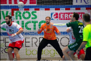 El Balonmano Nava mantiene su firmeza como local con un triunfo ante el Antequera