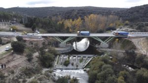 El puente sobre el río Eresma a vista de dron
