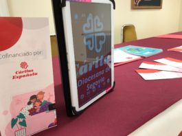 Cáritas Segovia facilita tablets a los mayores en su lucha contra la soledad