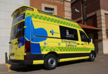 Un camión con cerdos vuelca en Cuéllar y los animales sueltos causan un segundo accidente