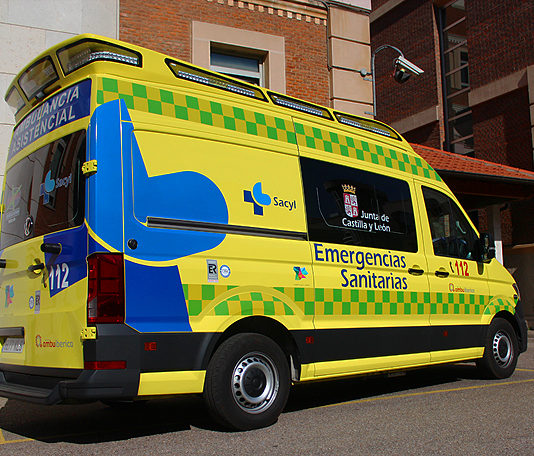 Un camión con cerdos vuelca en Cuéllar y los animales sueltos causan un segundo accidente