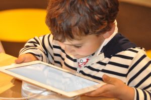 A los 8 años, el 48% de los niños tiene su propia tablet