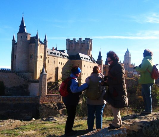 Se recuperan los viajes turísticos, pero sólo a la mitad