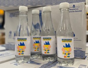 Botellas de agua por la paz camino de  Ucrania