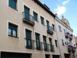 Sale a subasta un casoplón en el centro de Segovia por 395.000 euros