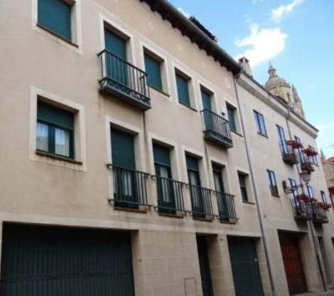Sale a subasta un casoplón en el centro de Segovia por 395.000 euros