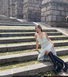 Las fotos en Segovia de la influencer Addison Rae que rozan los 2 millones de «likes»