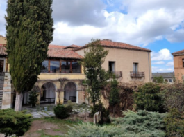 Se vende casa-palacio en el centro de Segovia