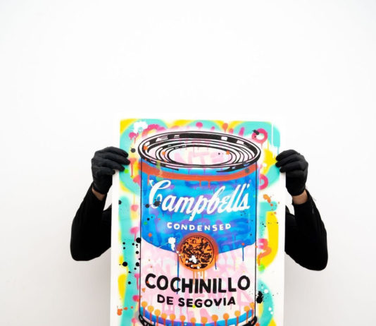 El artista catalán que ha convertido el Cochinillo Segoviano en un «icono pop»