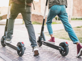 6 de cada 10 no llevan el casco con patinetes en castilla y león