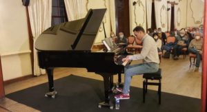 segoviano vuelve a casa con su piano