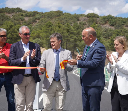 Tras un año de obras, se inaugura el puente de Bernardos