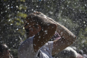 5.000 personas combaten el calor en las fuentes de La Granja