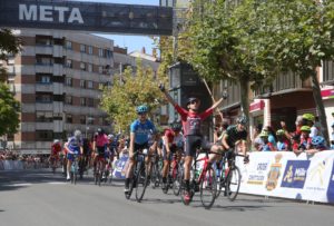 Corredores de quince nacionalidades participan en la Vuelta Junior a la Ribera del Duero
