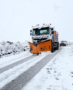 La nieve impide la circulación de camiones en el puerto de Navacerrada