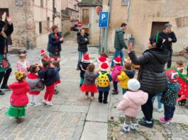 Encuentro navideño entre pequeños y mayores en San Lorenzo
