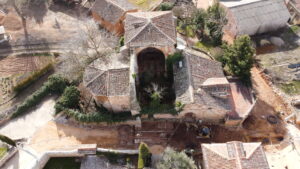 Excavación arqueológica para la torre de la Iglesia San Juan Evangelista