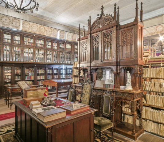 castillo con una enorme biblioteca en Segovia