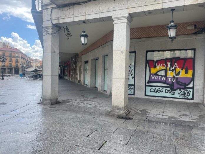 Grafittis electorales a pocos metros del Acueducto