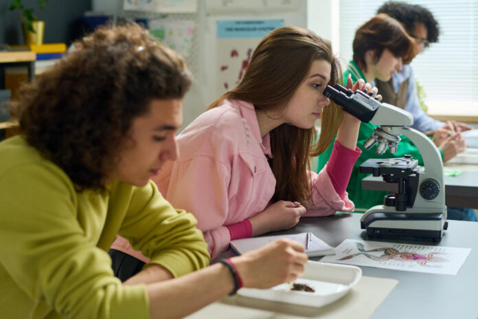 jóvenes segovianos en el Campus de Profundización Científica