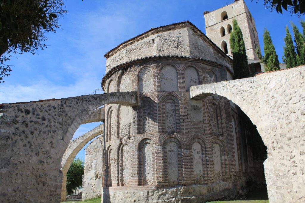 curiosa arquitectura de una iglesia de Segovia