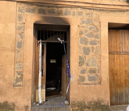 Cinco afectados en un incendio de una casa ocupada en la capital