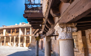 Una localidad segoviana entre los 25 pueblos medievales más bonitos de España vende bar en uno de los pueblos más