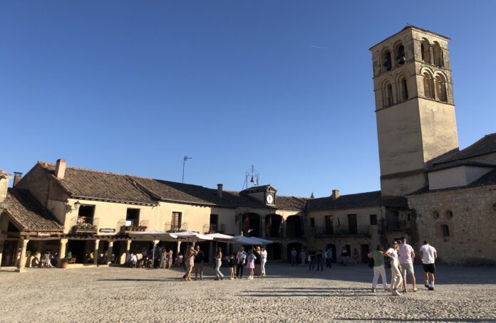 trabajo y casa en pueblo de Segovia