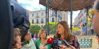 PSOE acusa de “adjudicar a dedo”