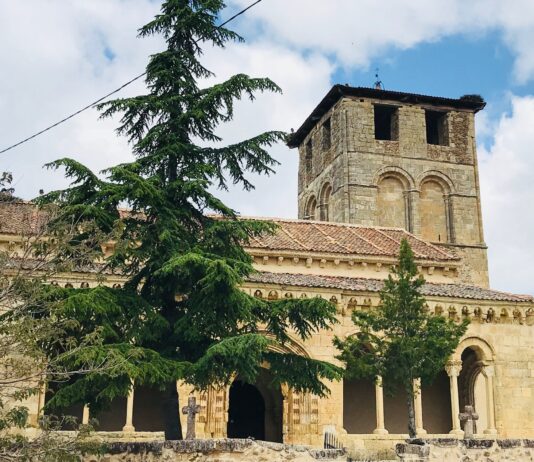 El pueblo de Segovia más romántico para enamorarse encantador pueblo de Segovia