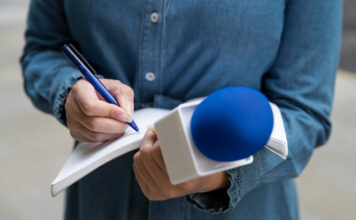 Preocupación en el sector: los primeros despidos de periodistas llegan con la nueva Ley de Publicidad Institucional PrecariedadPrecariedad e intrusismo en el periodismo laboral e intrusismo