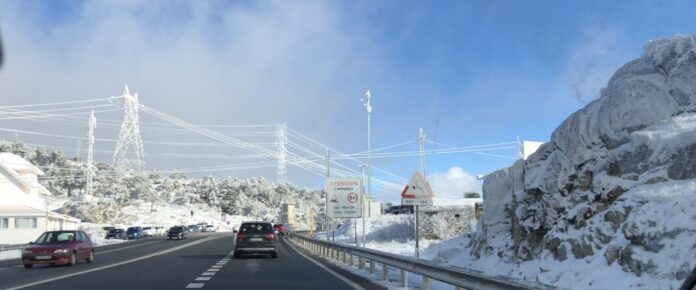 Aviso de nieve en Segovia en el puente