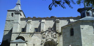 pueblo de Segovia no quiere una iglesia azul