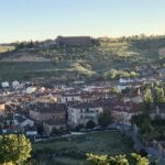 Una oportunidad para ser solidario en el Mercado de San Lorenzo aventurero viaje de Toledo a Segovia