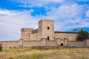 Así es el castillo de Pedraza que han comprado José Mota, Santiago Segura y Luis Álvarez