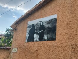 pueblo de Segovia pasea por su historia