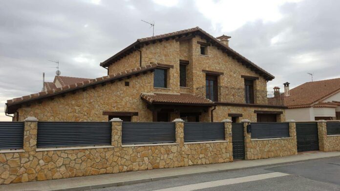 vende casoplón en pueblo de Segovia