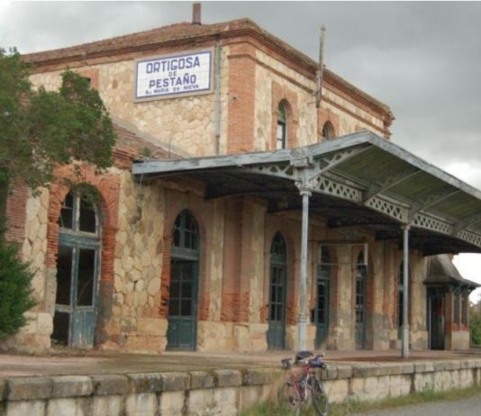 pueblo de Segovia defiende su centenaria estación