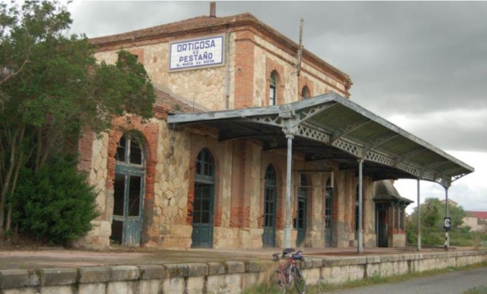 pueblo de Segovia defiende su centenaria estación