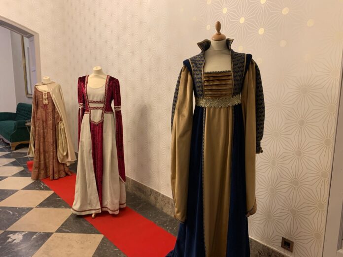 Alquila un traje medieval para los actos de Isabel