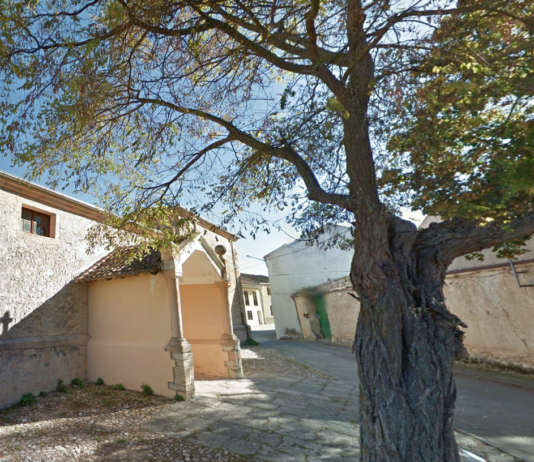 15 vecinos en el municipio más pequeño de Segovia pueblo de Segovia con enterramientos