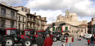 'plaza de los 100 postes'