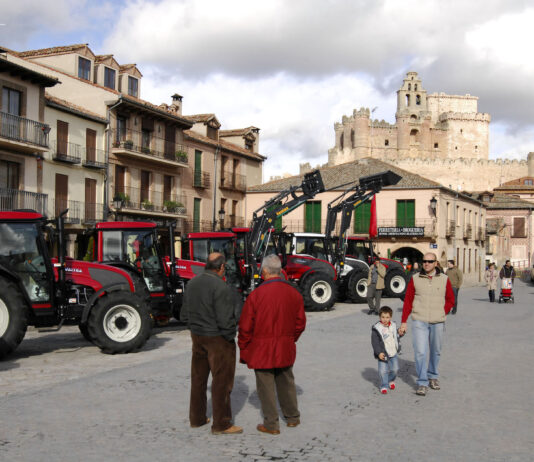 'plaza de los 100 postes'