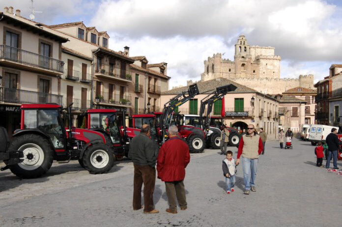 'plaza de los 100 postes'